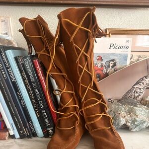 Minnetonka Brown Lace-Up Boots